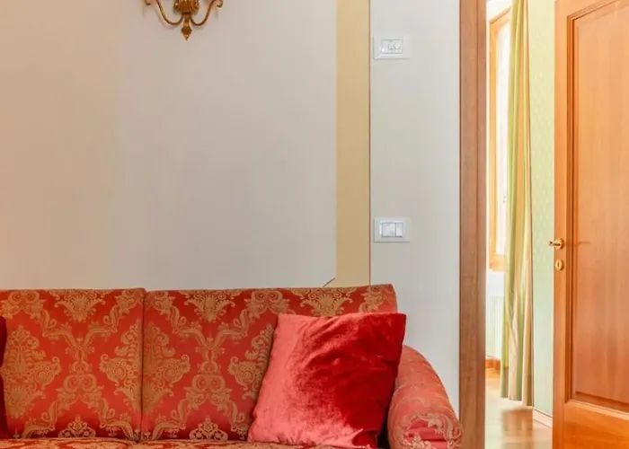 Tiepolo Vicino Piazza San Marco * Venise